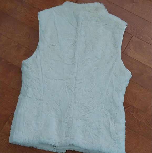 Beautiful faux fur Reversible vest - Picture 4 of 12